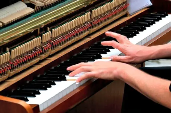 Best piano playing tips on how to learn to balance the weight between the hands to be able to bring out the melody. Here's help and exercises!