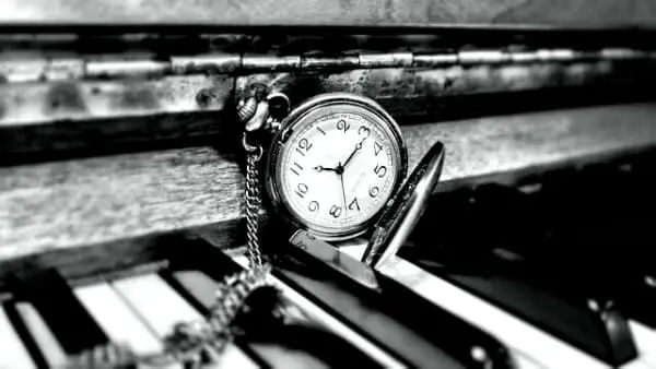 How much time should you devote to your daily piano practice? Here are recommendations for the time needed to make a steady progress in different ages. 